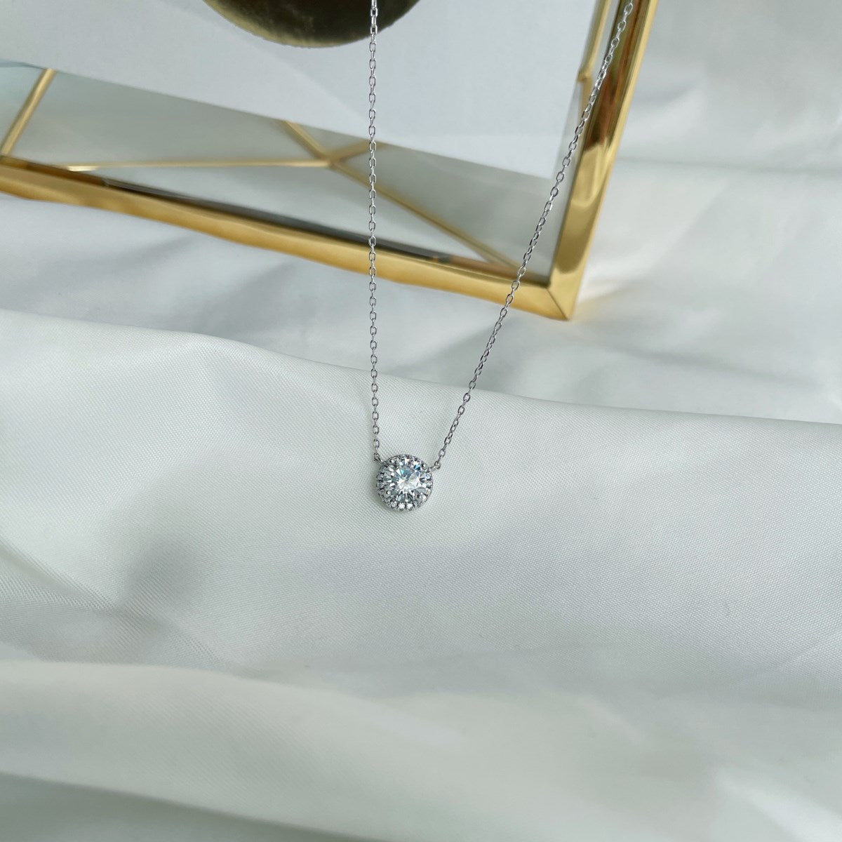 Minimalist Crystal Round Rhodium-Plated Necklace