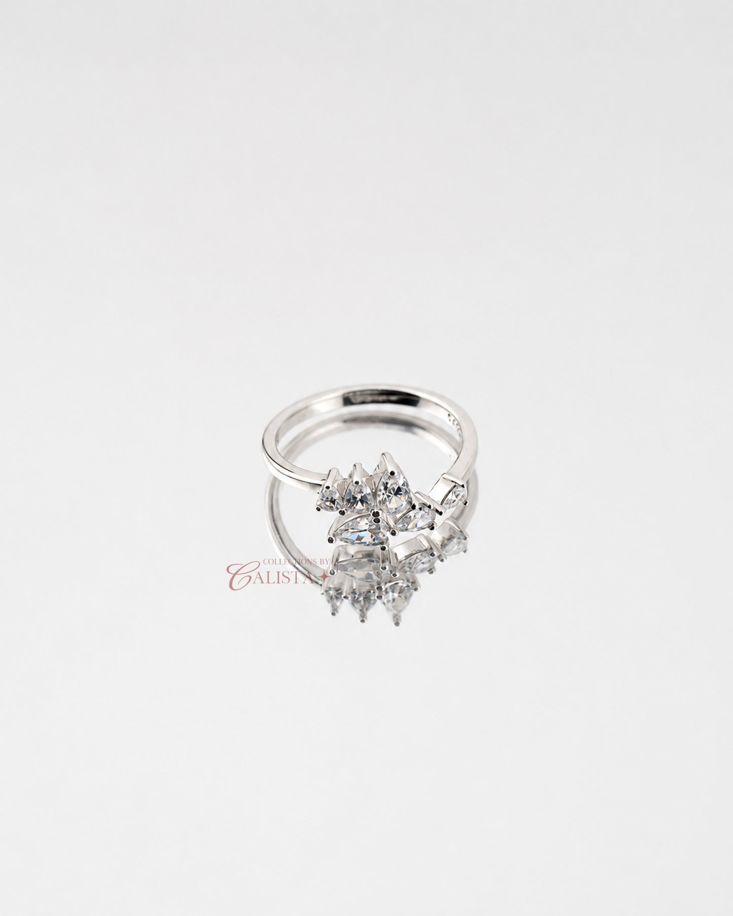 Pear Overlap Adjustable Rhodium-Plated Ringsw