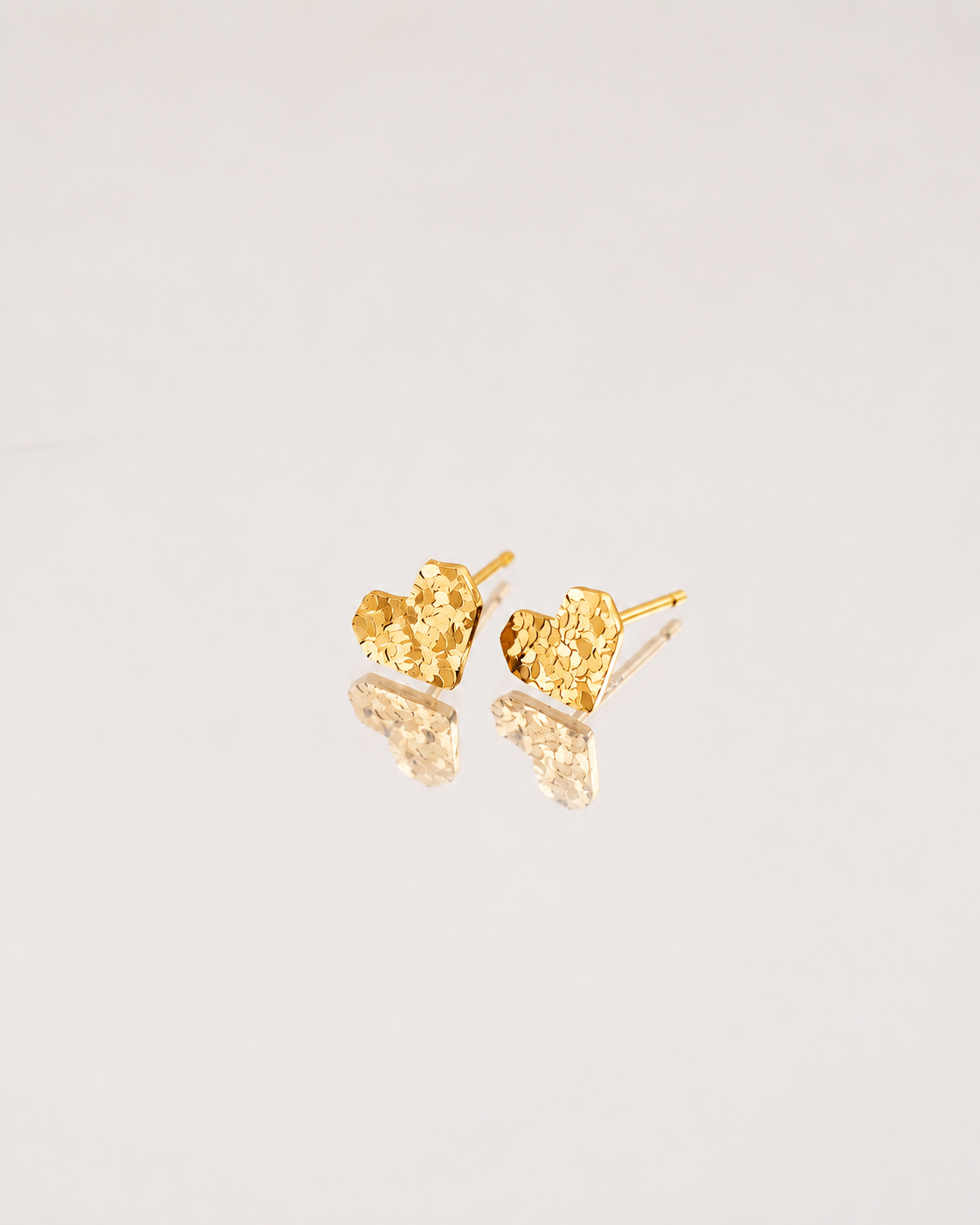 Fish Scale Heart Stud Rhodium-Plated Earrings
