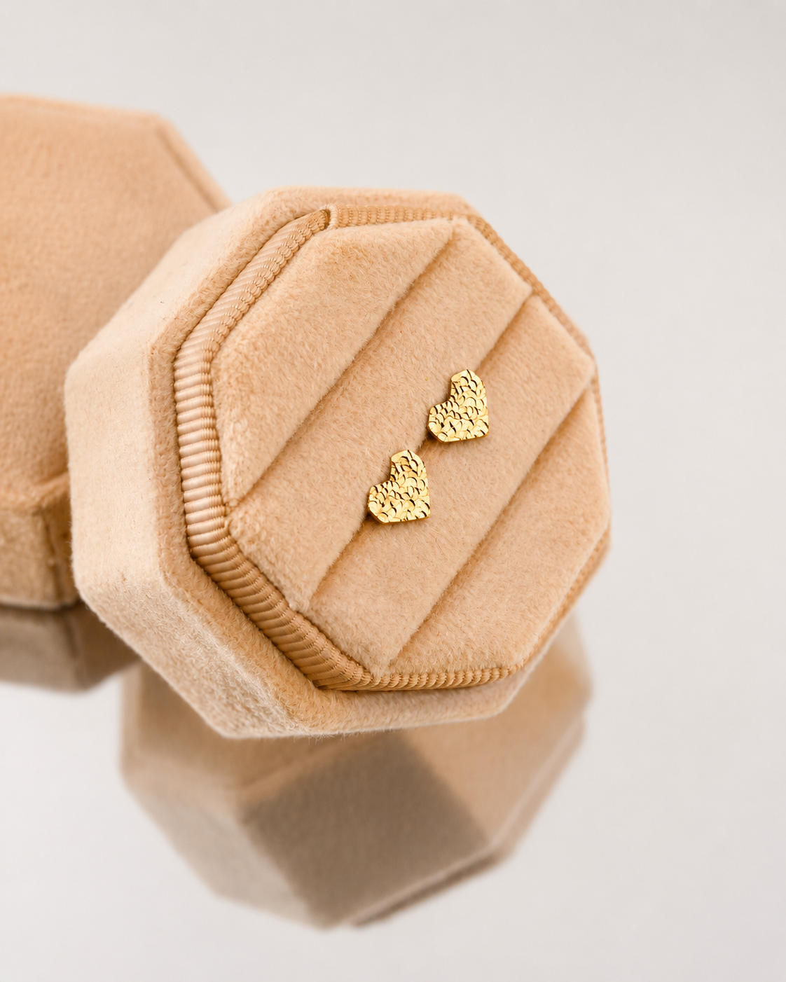 Fish Scale Heart Stud Rhodium-Plated Earrings
