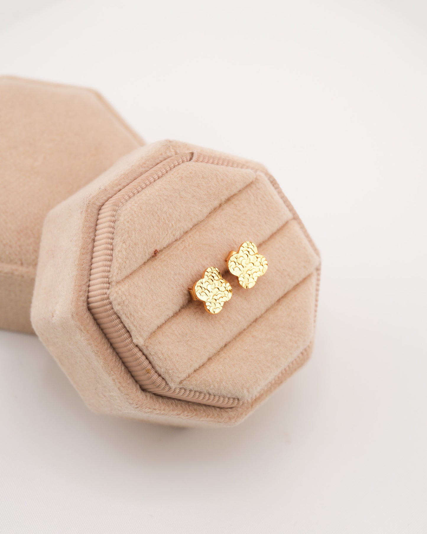 Clover Fish Scale Stud Rhodium-Plated Earings