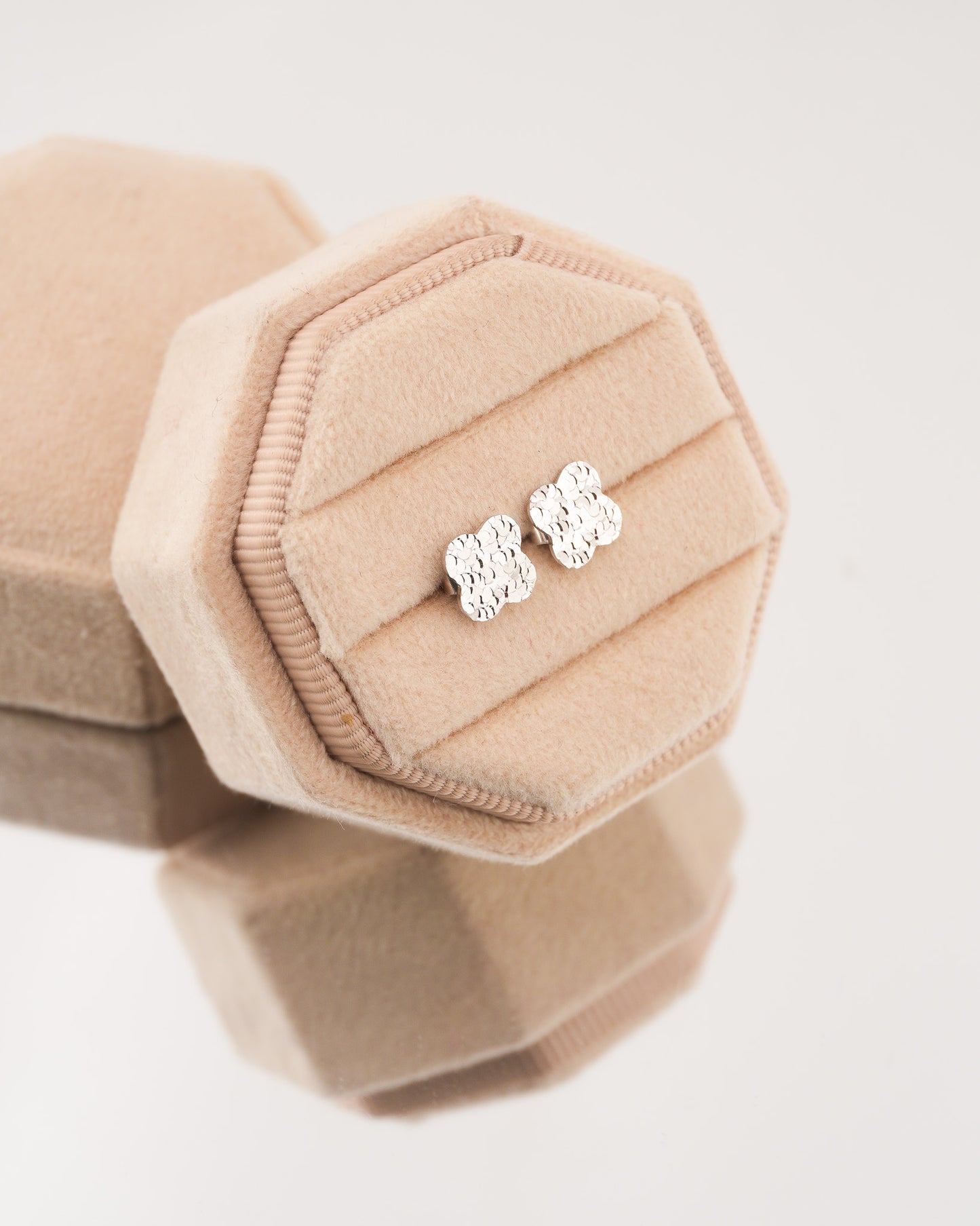 Clover Fish Scale Stud Rhodium-Plated Earings