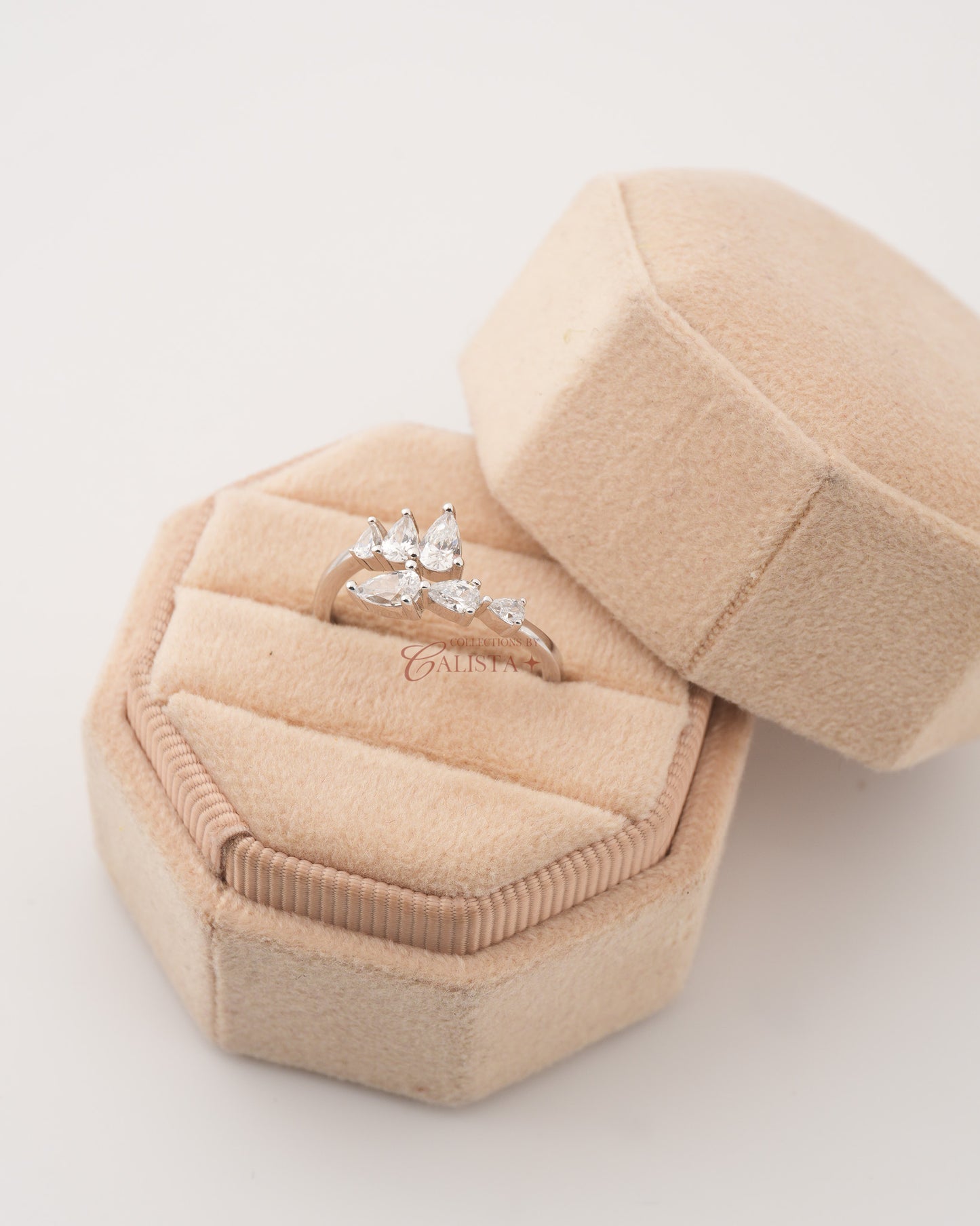 Pear Overlap Adjustable Rhodium-Plated Ringsw