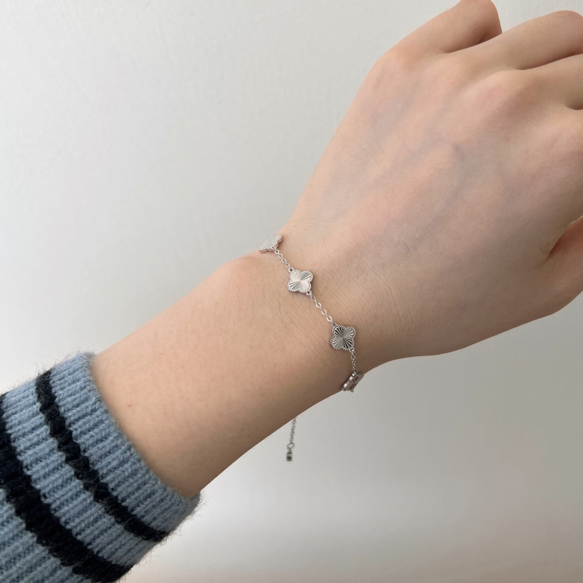 Five-Clover Electroplated Rhodium-Plated Bracelet